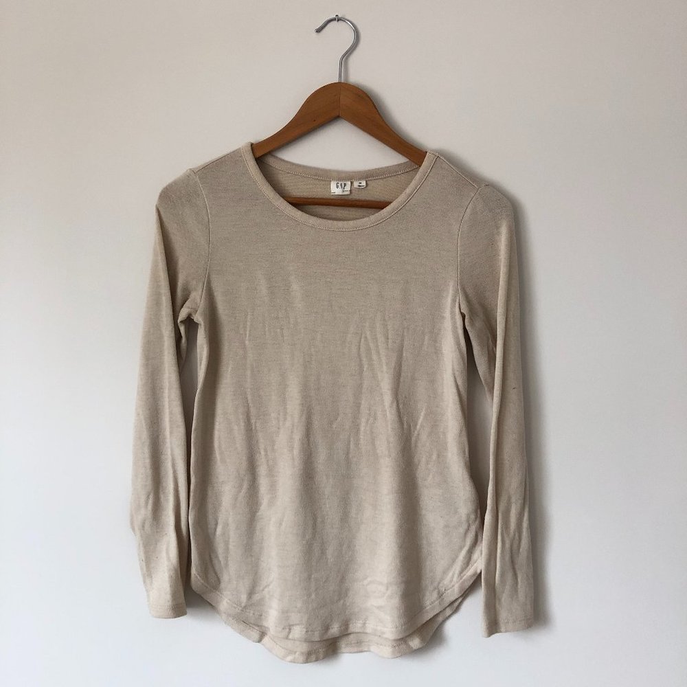 GAP | beige long sleeve tee